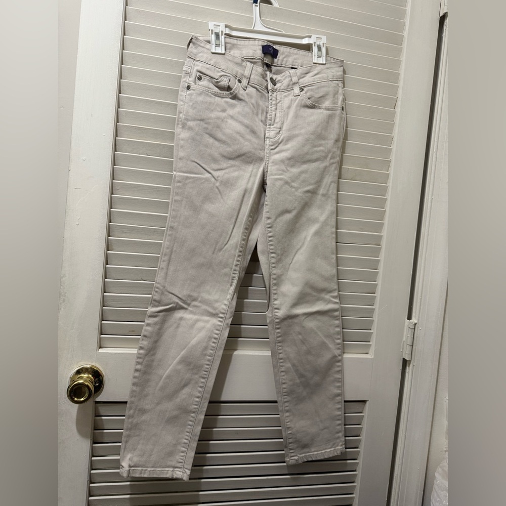 Elegant Women's petite Cropped Pants in Cream